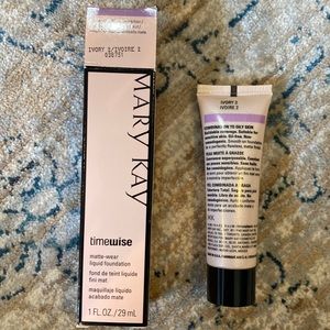 Matte wear liquid foundation